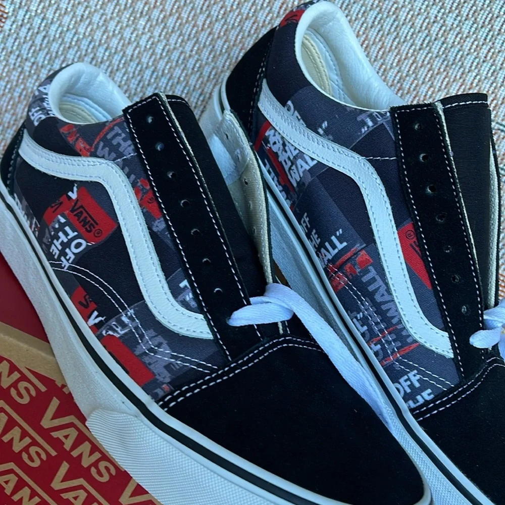 Vans Men’s Old Skool (Packing Tape) Black/Red/ VN0A4U3BWZ4 Sneakers
